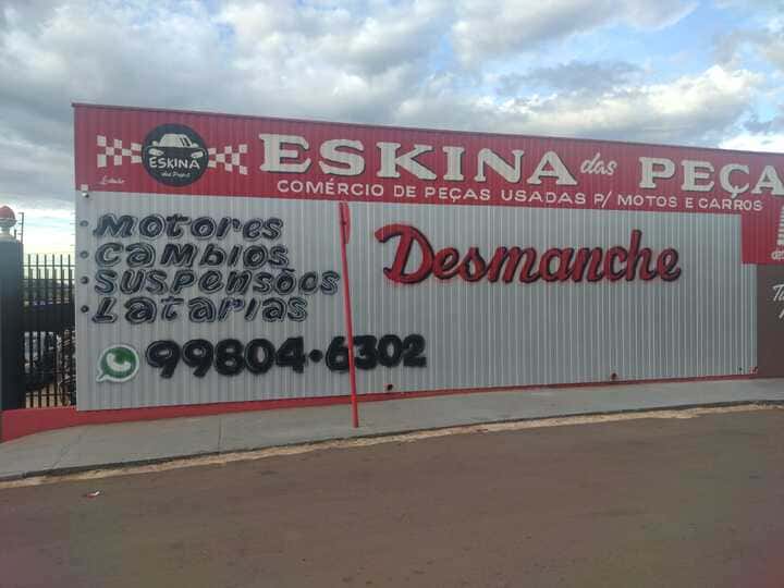 Fachada com identificação da Eskina das Peças